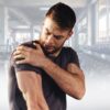 athlte-massant-les-muscles-fatigus-aprs-un-entranement-intense